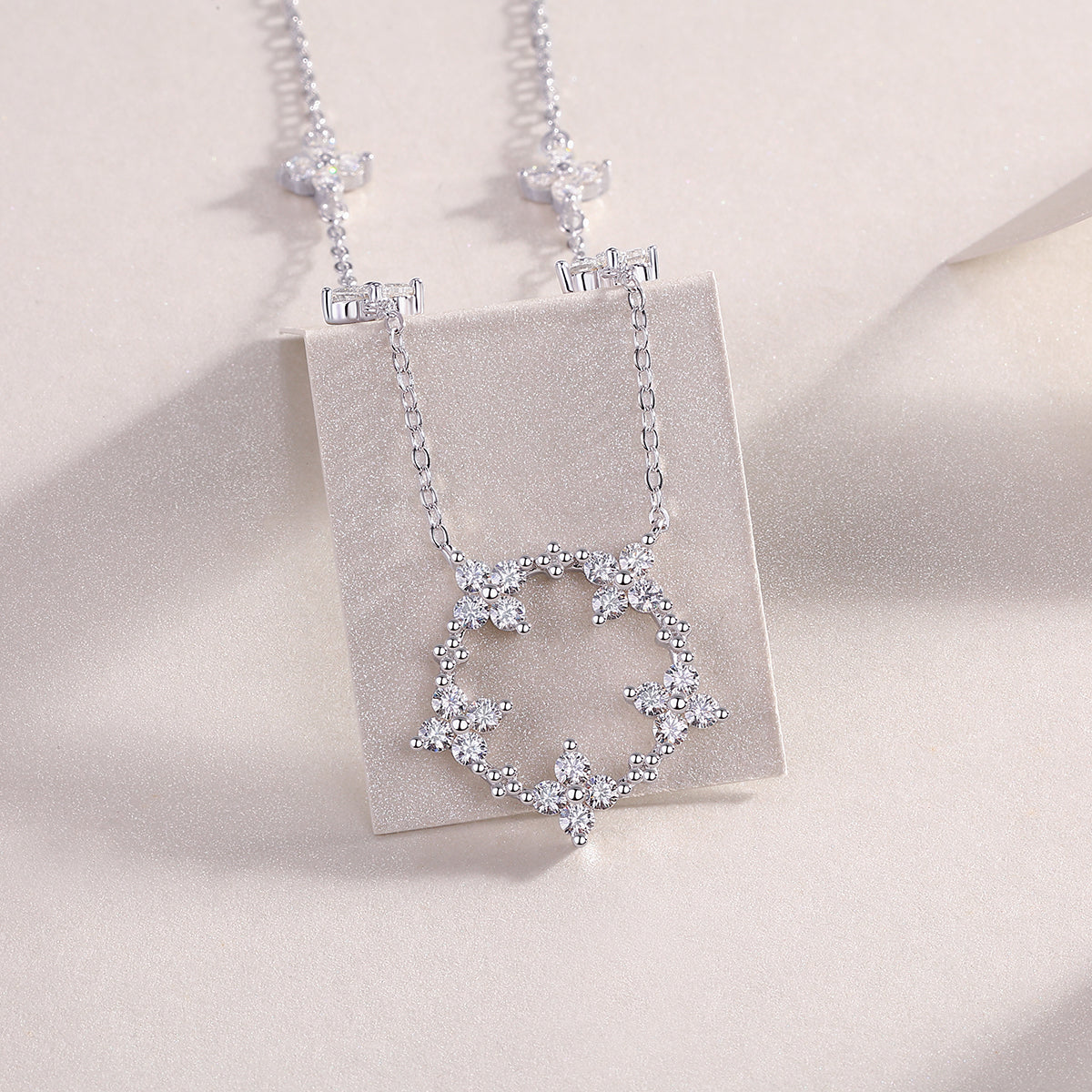Iris - A Fashionable And Luxurious Diamond Jewelry Pendant Set With Moissanite S925 Sterling Silver And Platinum Plating