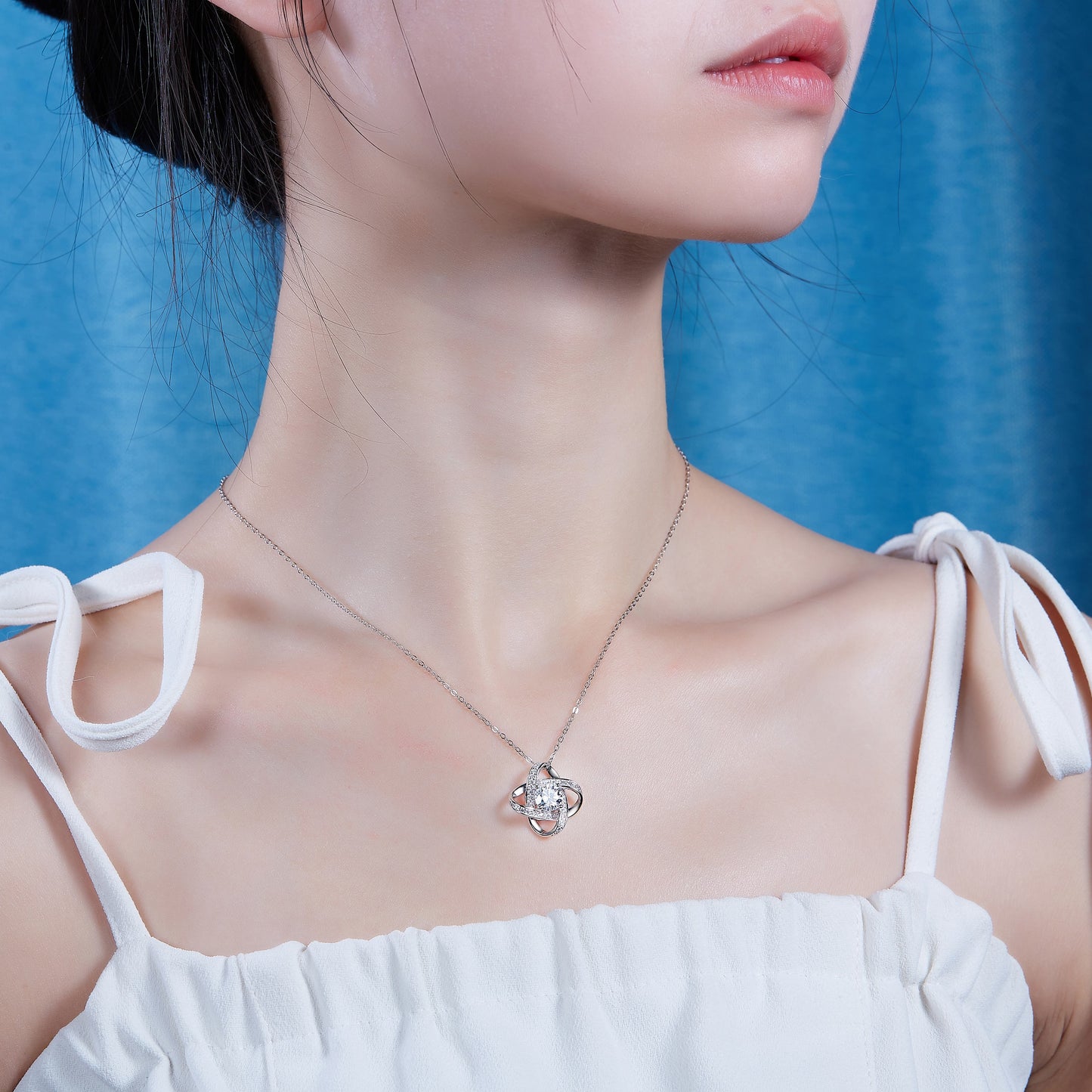 Reciprocating - A Fashionable And Luxurious Diamond Jewelry Pendant Set With 1-carat Moissanite S925 Sterling Silver And Platinum Plating