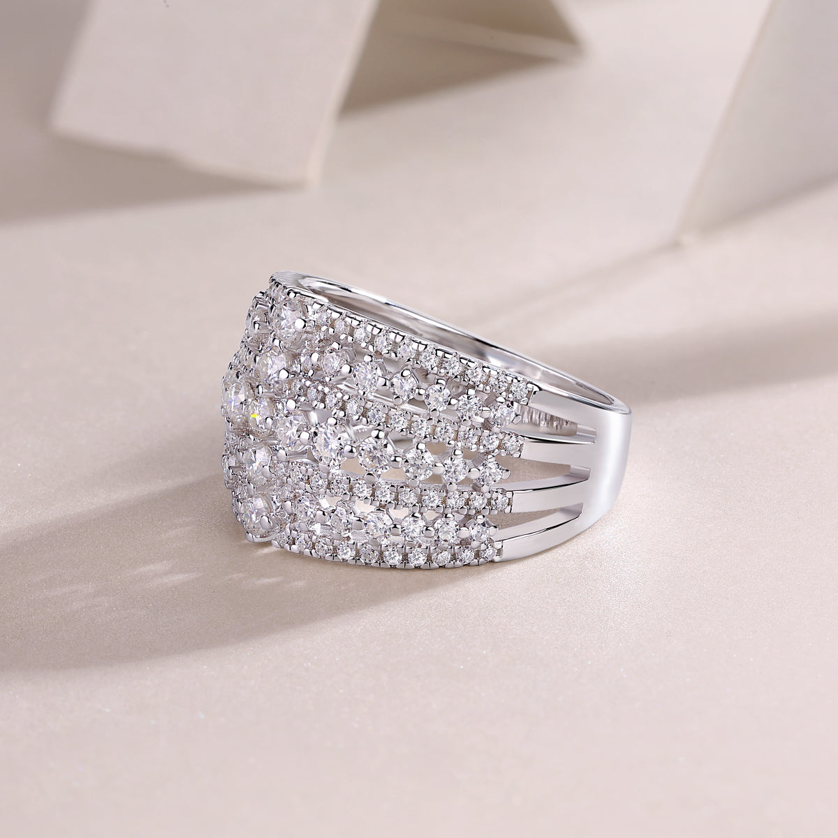 1Many Diamonds Are Arranged Luxuriously Fashionable Moissanite Silver Rings