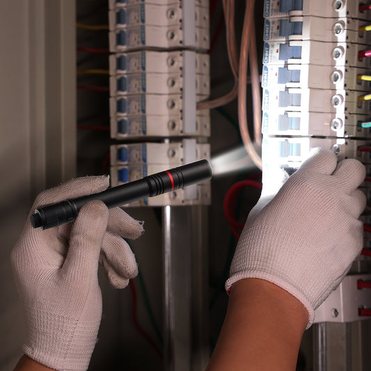 VEVOR 5.9 Inch Rechargeable Penlight 300 Lumens 3 Lighting Modes Pocket Penlight