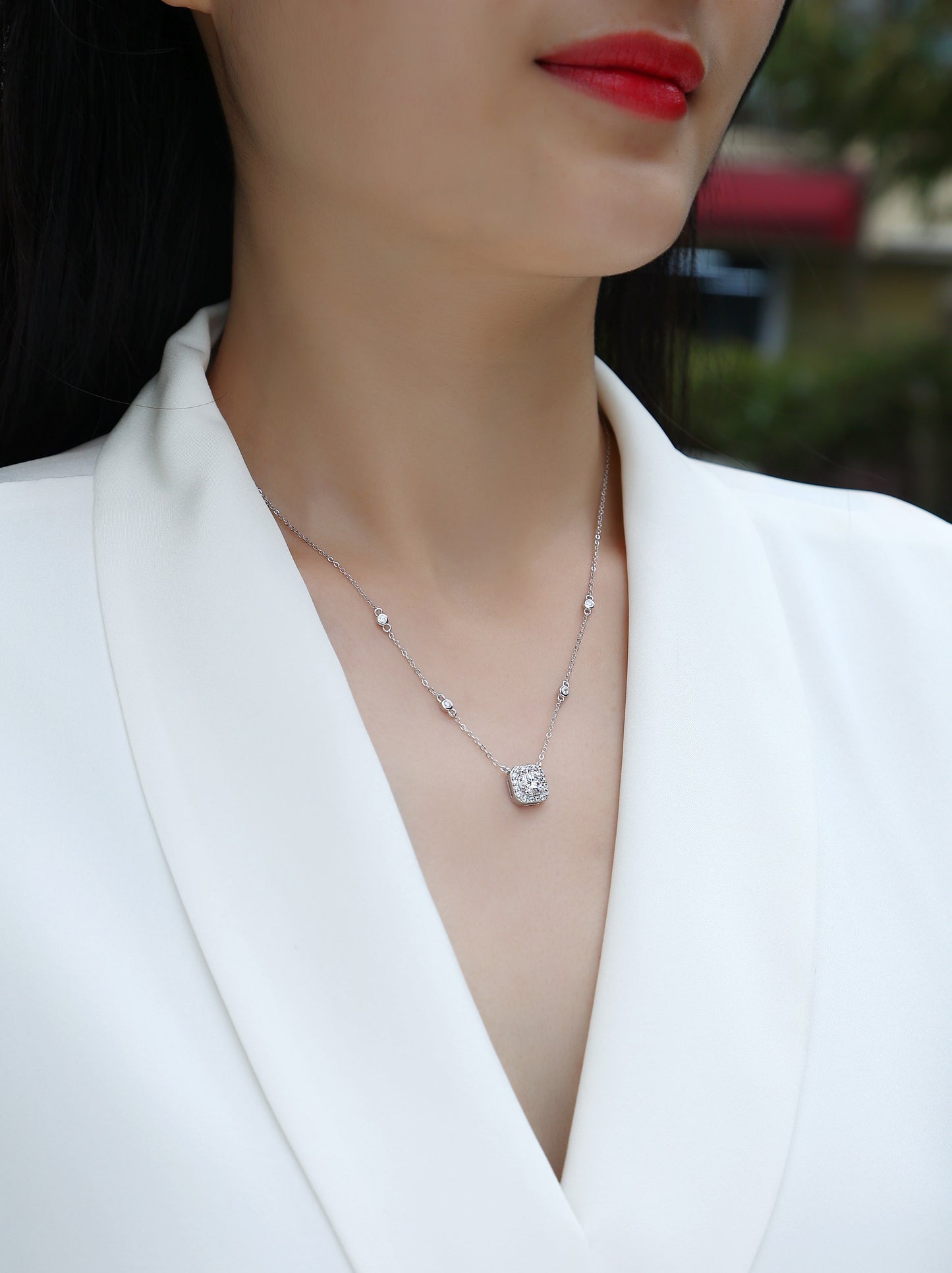 Flower Love - A Fashionable And Luxurious Diamond Jewelry Pendant Set With 1-carat Moissan Diamond S925 Sterling Silver And Platinum Plating