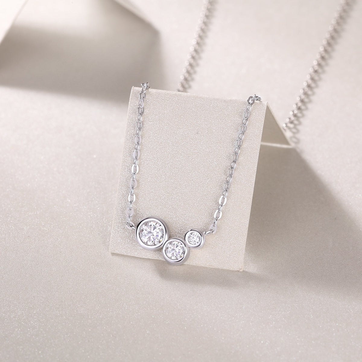 White Dew - A Fashionable And Luxurious Diamond Jewelry Pendant Set With Moissanite S925 Sterling Silver