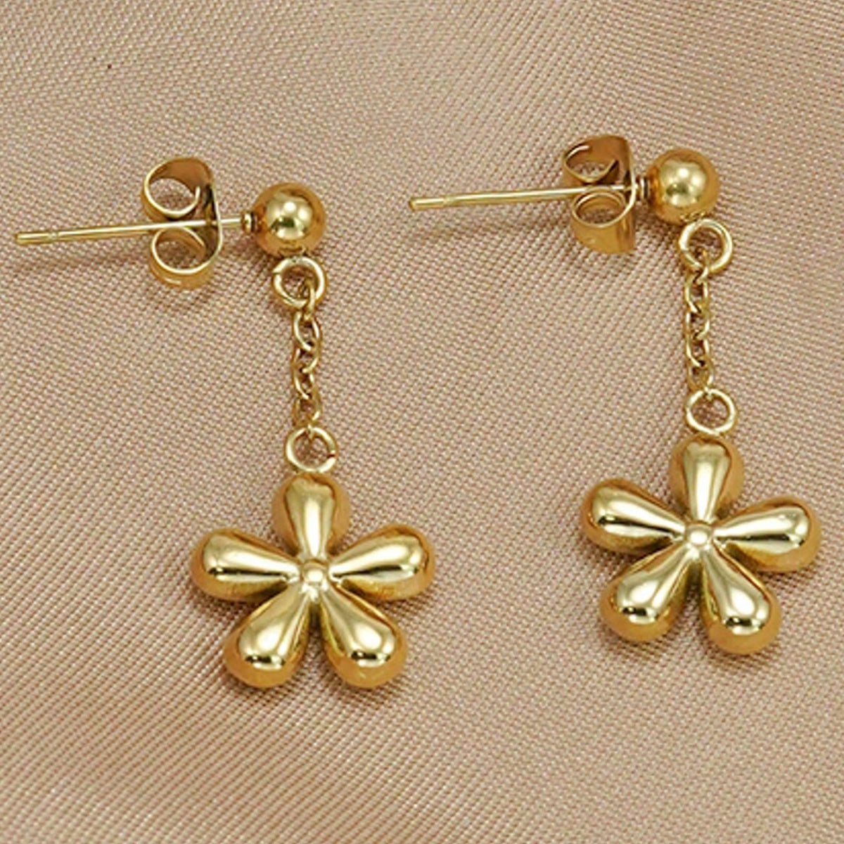 Lxalry 18K Gold Plated Stainless Steel Dainty Flower Pendant Necklace And Earrings Set For Women - Waterproof, Hypoallergenic, Cute Jewelry Gift For Birthday, Mother's Day, Daily Summer Outfits, Party