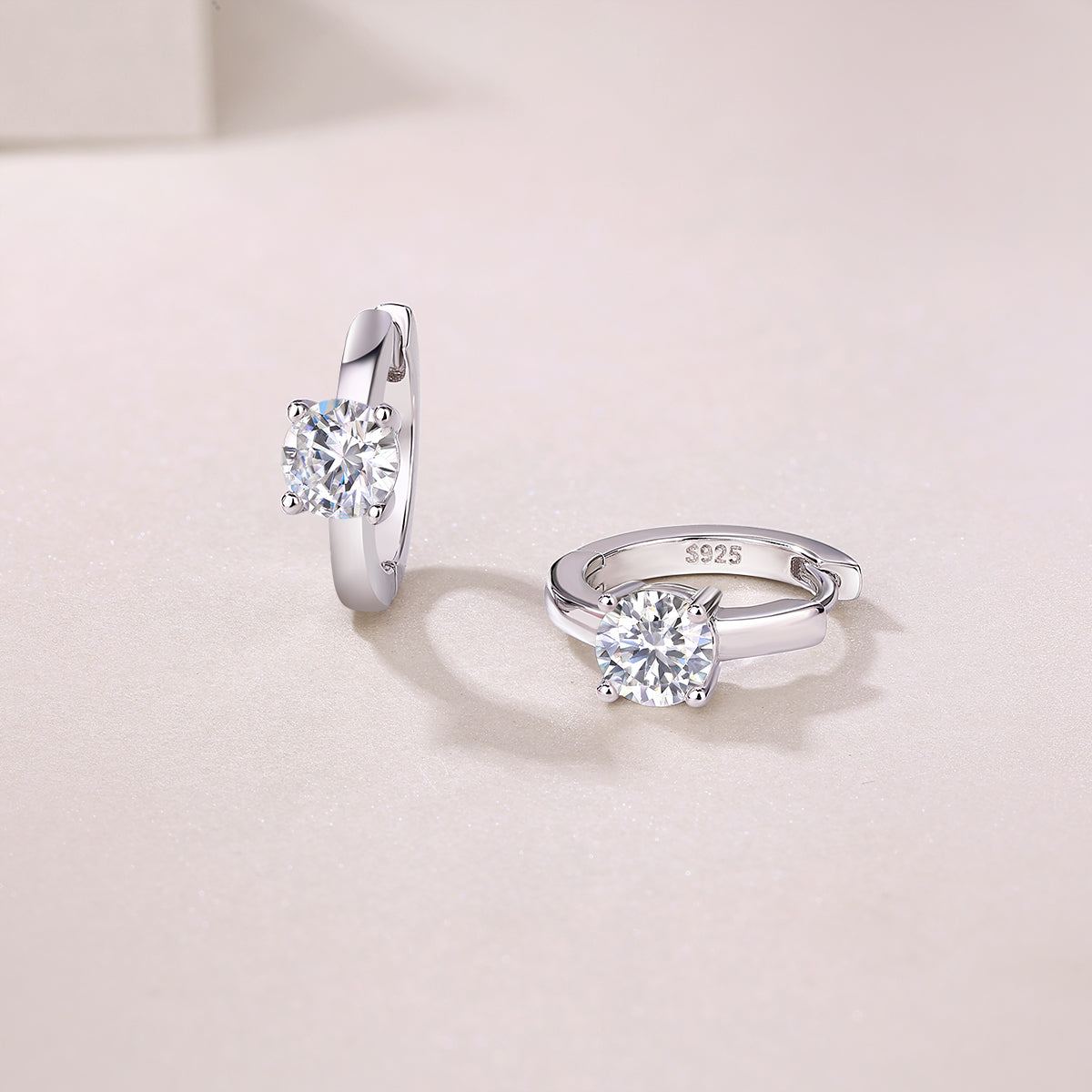1Set Out To The Heart Of Luxury Fashion Diamond Earrings Stud Mossan Diamond Silver Ornaments Prohibit TikTok sales