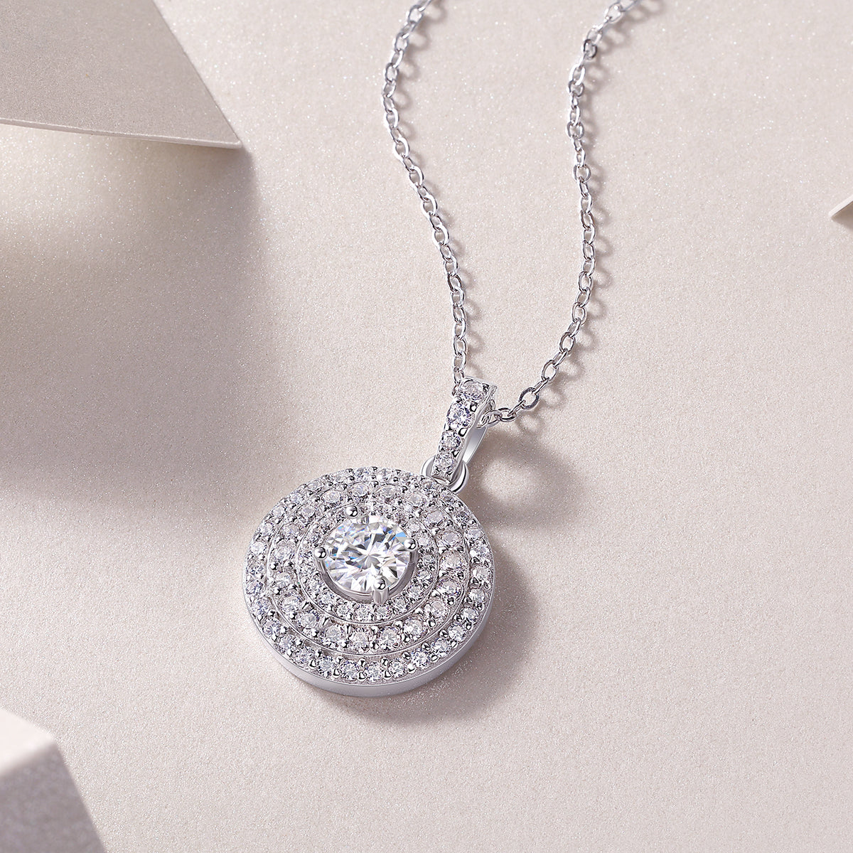 White Dune - A Fashionable And Luxurious Diamond Jewelry Pendant Set With Moissanite S925 Sterling Silver And Platinum Plating