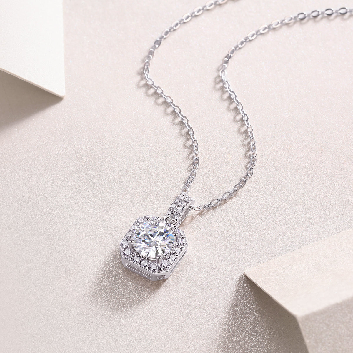 Dawn Light - A Fashionable And Luxurious Diamond Jewelry Pendant Set With 1-carat Moissanite S925 Sterling Silver And Platinum Plating