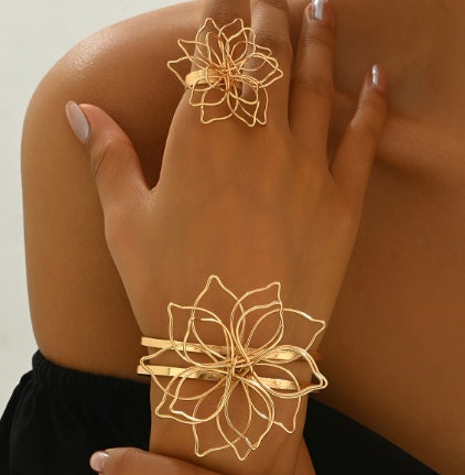 Lxalry Fashion Women's Jewelry Set, Elegant Geometric Lattice Flower Ring, Double-Layer Smooth Open Adjustable Bracelet With Inlaid Lattice Line Flower Bracelet, Suitable For Everyday, Wedding Party