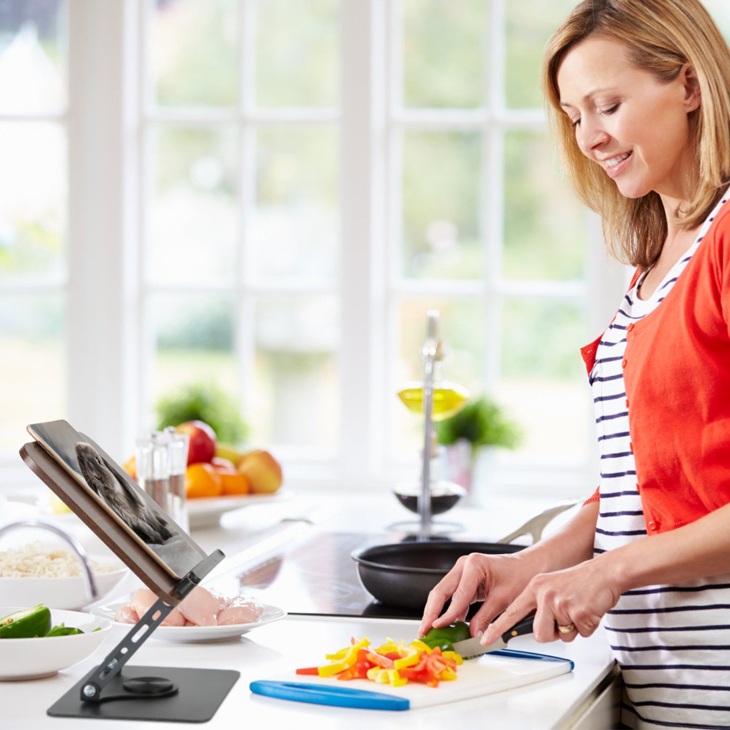 Spin Mop And Bucket System Includes Dual Compartment Mop Bucket 4Pcs Thick Washable Microfiber Mop Pads For Home Cleaning