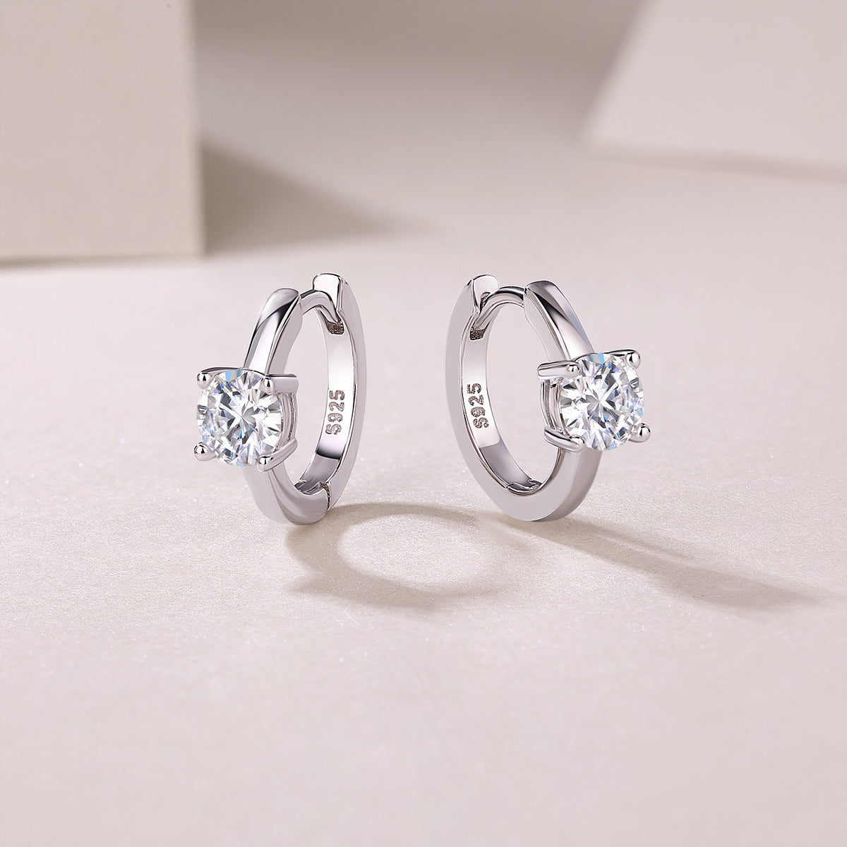 1Set Out To The Heart Of Luxury Fashion Diamond Earrings Stud Mossan Diamond Silver Ornaments Prohibit TikTok sales