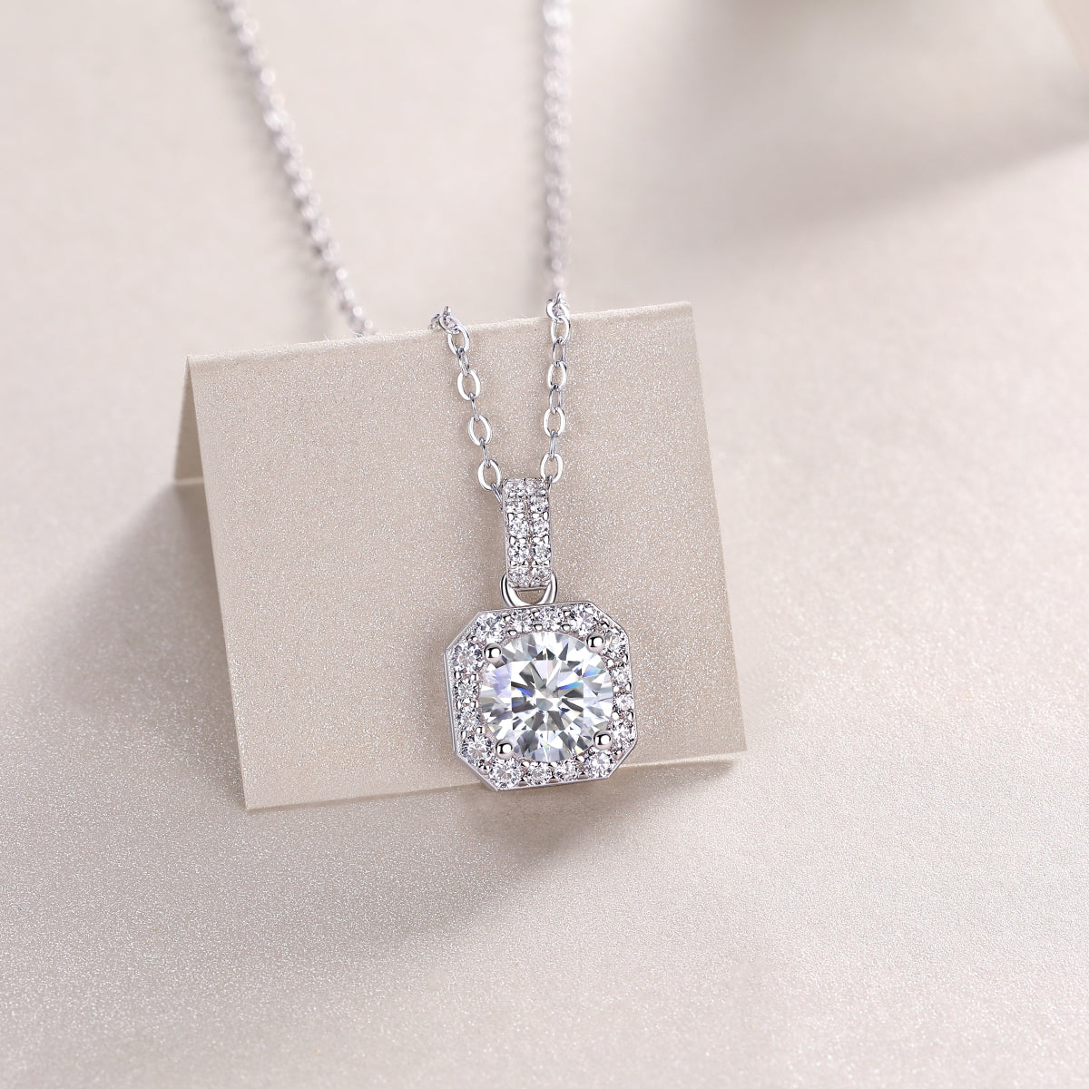 Dawn Light - A Fashionable And Luxurious Diamond Jewelry Pendant Set With 1-carat Moissanite S925 Sterling Silver And Platinum Plating