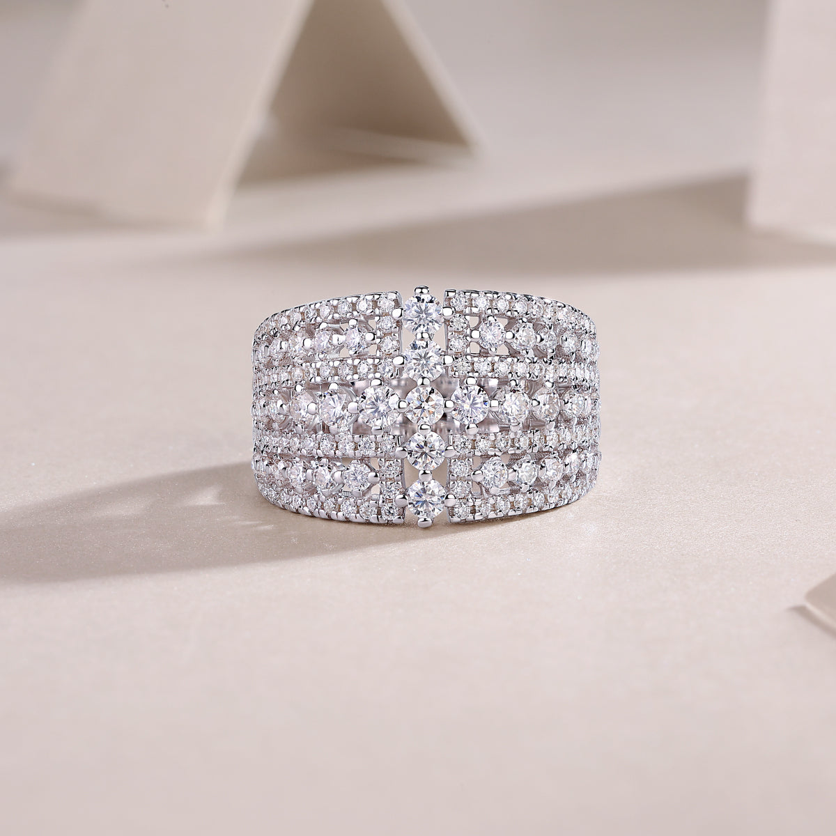 1Many Diamonds Are Arranged Luxuriously Fashionable Moissanite Silver Rings