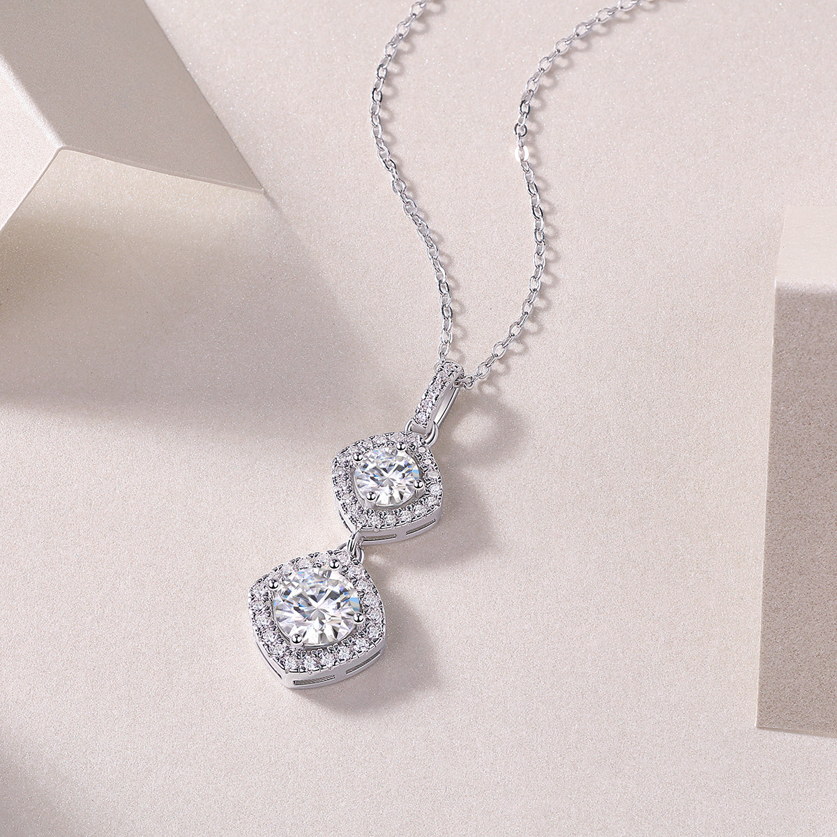 Snowy Wonderland - A Fashionable And Luxurious Diamond Jewelry Pendant Set With 1-carat Moissanite S925 Sterling Silver And Platinum Plating