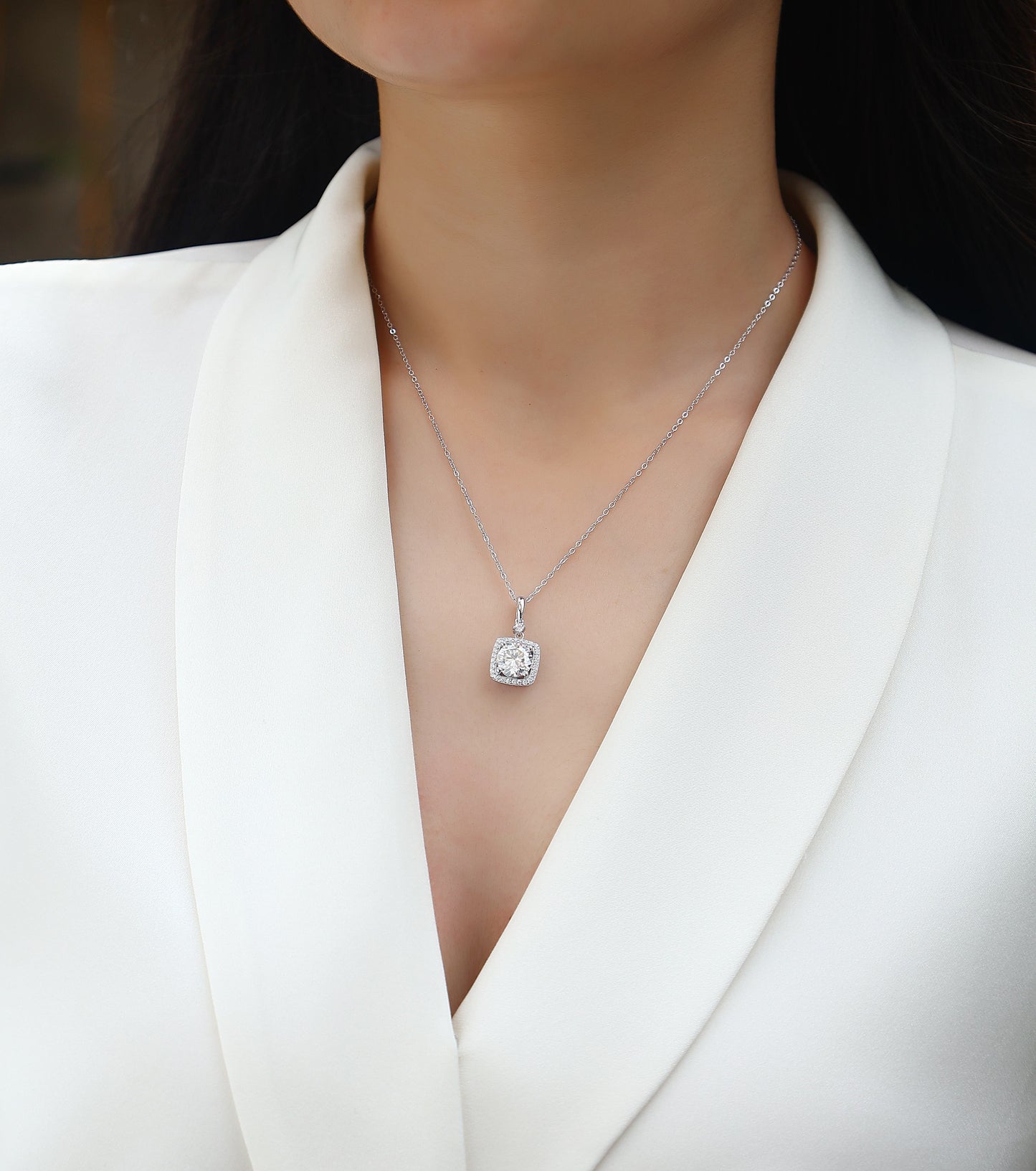 Innocence - A Fashionable And Luxurious Diamond Jewelry Piece Set With 2-carat Moissanite S925 Sterling Silver And Platinum-plated Pendant