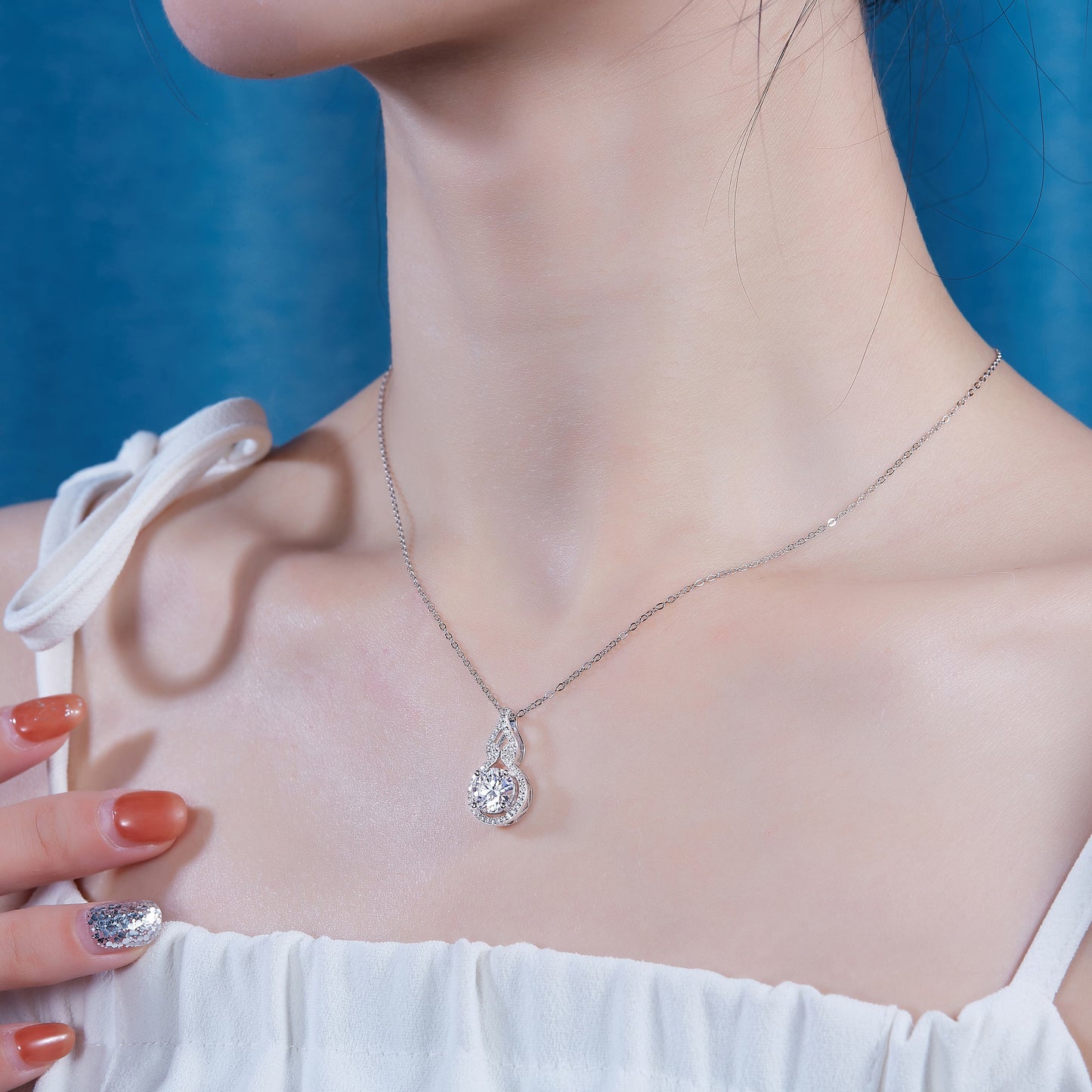 Curve - A Fashionable And Luxurious Diamond Jewelry Pendant Set With 2-carat Moissanite S925 Sterling Silver And Platinum Plating