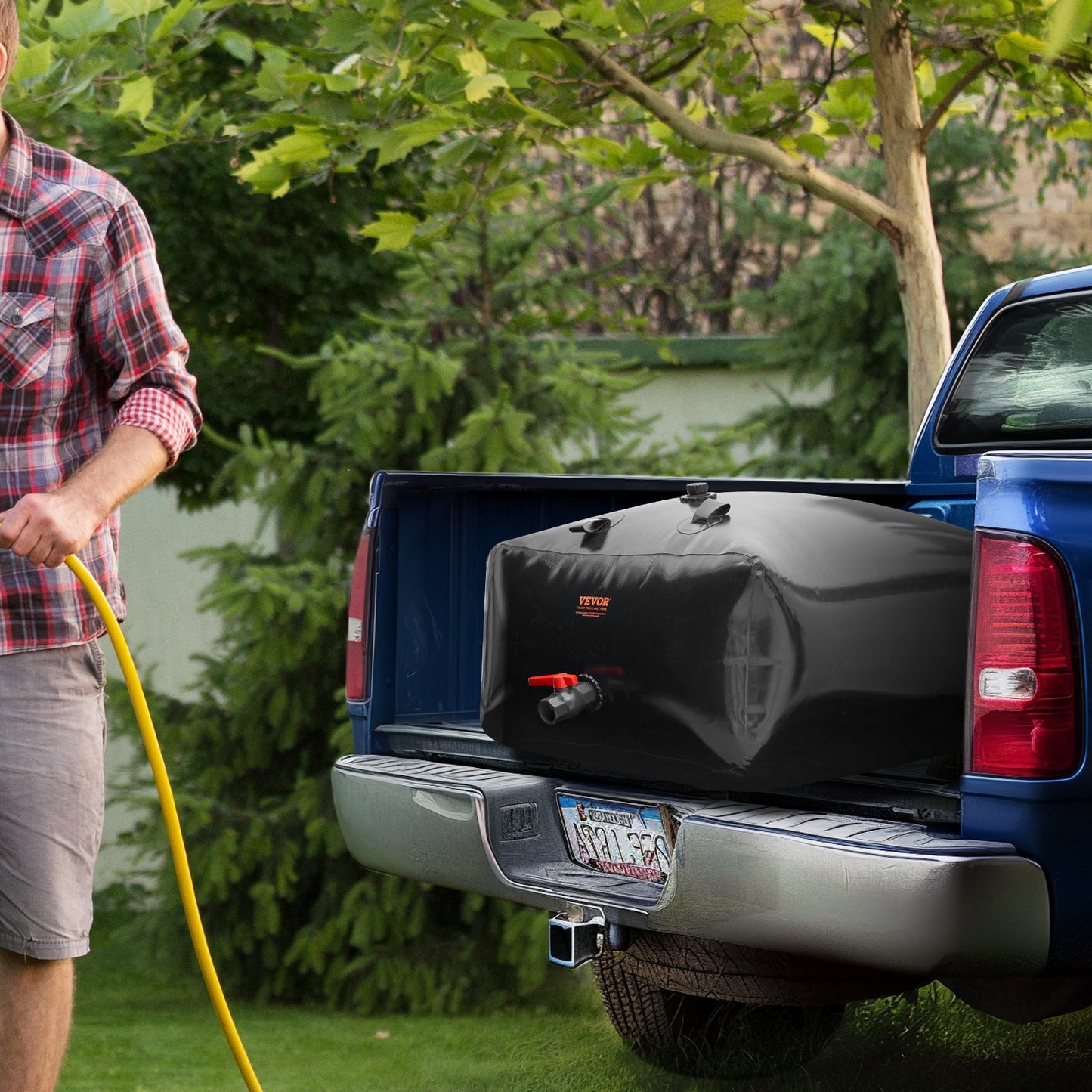 VEVOR Portable Water Storage Bladder 142.7 Gal PVC Collapsible Water Tank Black