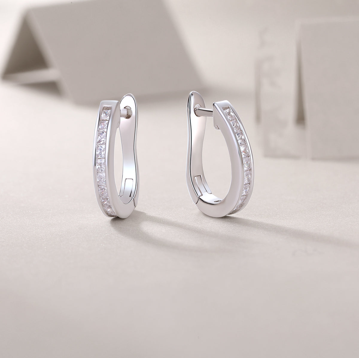 Touch Tenderness - Fashionable And Luxurious Diamond Jewelry Earrings Set With Moissanite S925 Sterling Silver And Platinum-plated Stud Earrings