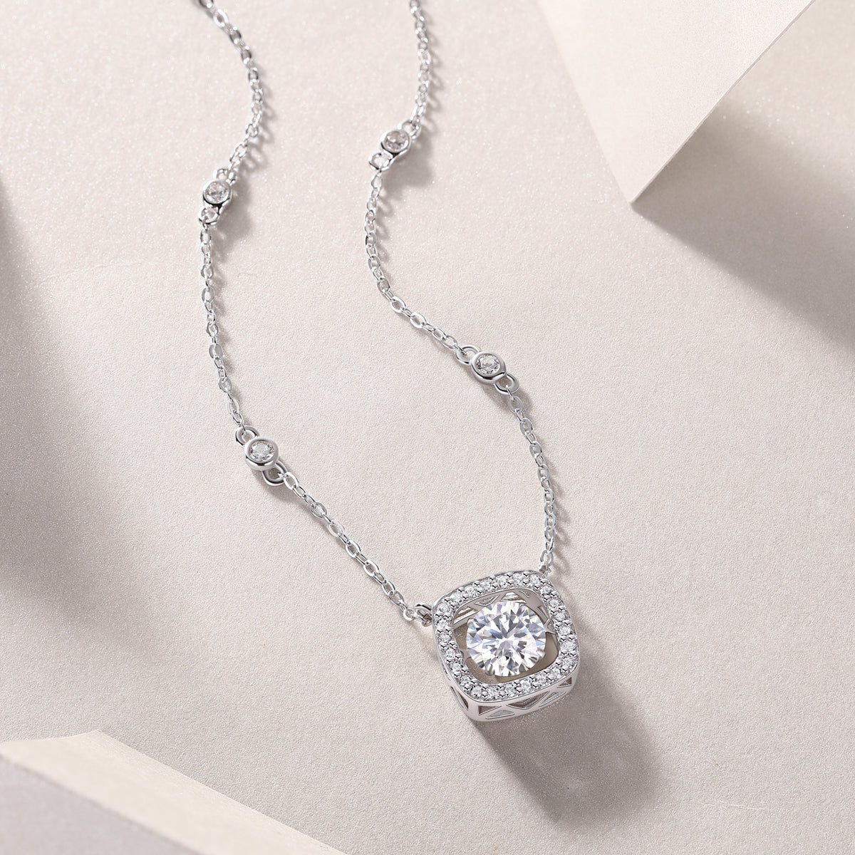 Sweet - A Fashionable And Luxurious Diamond Jewelry Pendant Set With 1-carat Moissanite S925 Sterling Silver And Platinum Plating