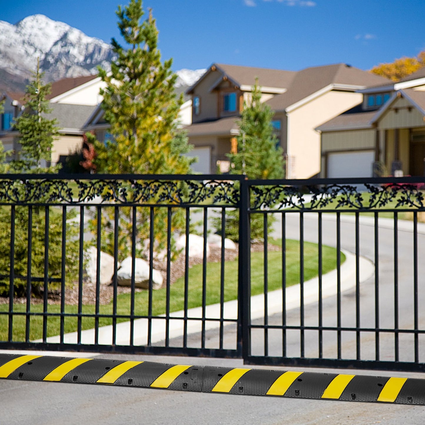 VEVOR 72'' Rubber Speed Bump 2 Channel 22000 Lbs Load Heavy Duty Speed Hump