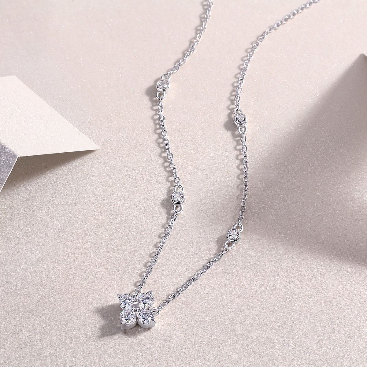 Radiant Star - A Fashionable And Luxurious Diamond Jewelry Pendant Set With Moissanite S925 Sterling Silver And Platinum Plating