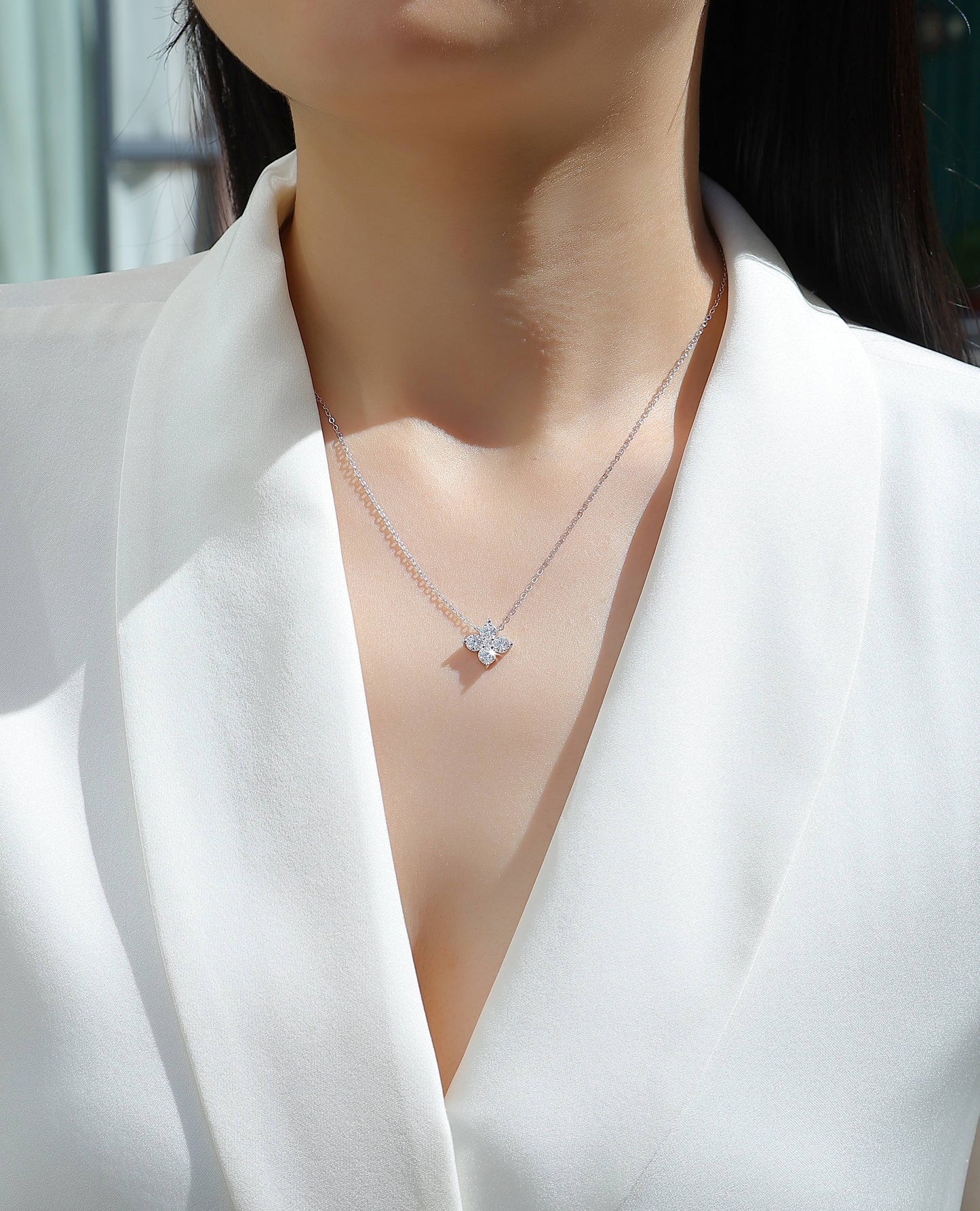 Lucky Four-leaf Clover - A Fashionable And Luxurious Diamond Jewelry Pendant Set With Moissanite S925 Sterling Silver And Platinum Plating